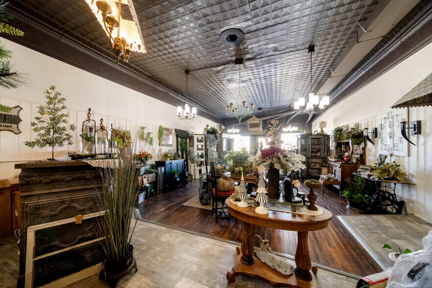 More Photos Of 122 E Cranston Ave, Fowler Flex For Sale