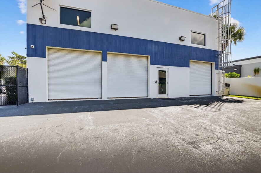 More Photos Of 442 NW 35th St, Boca Raton Office For Sale