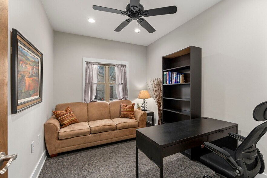 More Photos Of 9518 Tioga Dr, San Antonio Office For Sale