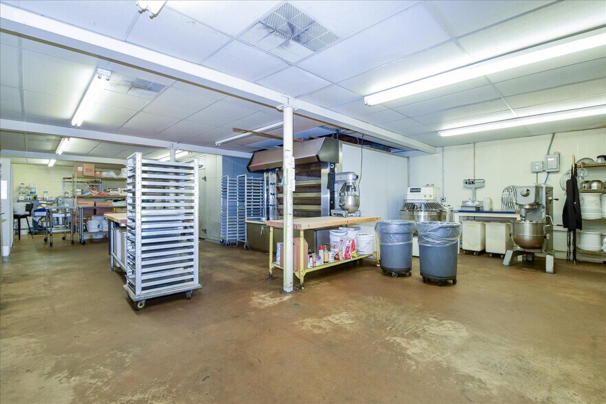 More Photos Of 1212 4th St SW, Roanoke General Retail For Sale
