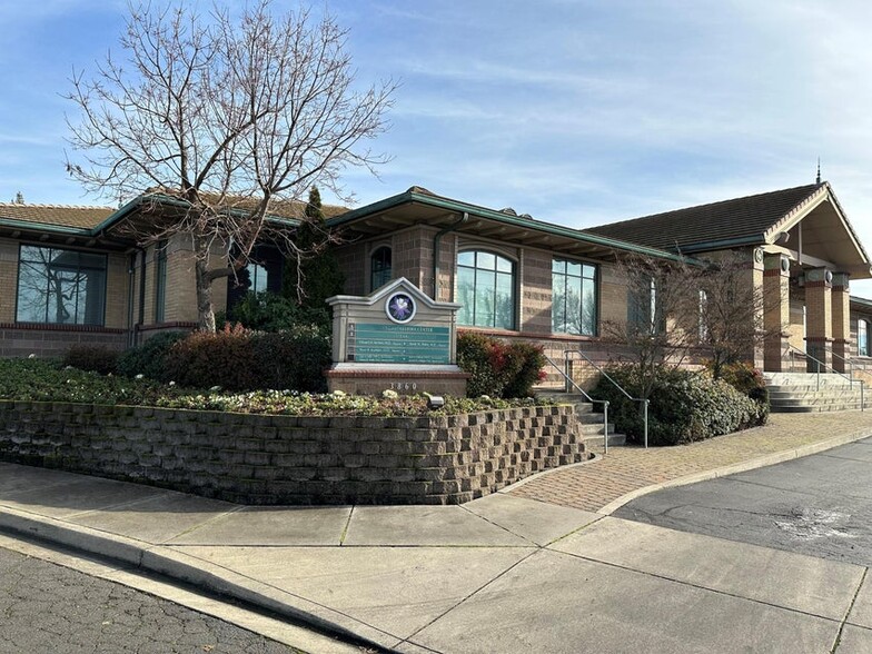 Primary Photo Of 3860 Crater Lake Ave, Medford Medical For Lease