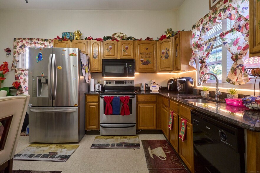 More Photos Of 39 Capen St, Hartford Multifamily For Sale