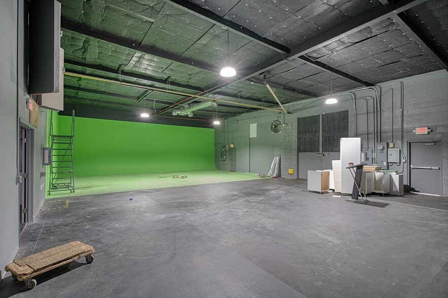 More Photos Of 8025 Remmet Ave, Canoga Park Light Manufacturing For Lease
