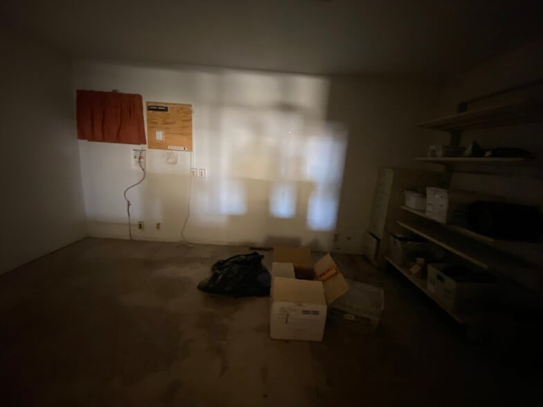 More Photos Of 25 Fremont St, Lysite General Retail For Sale