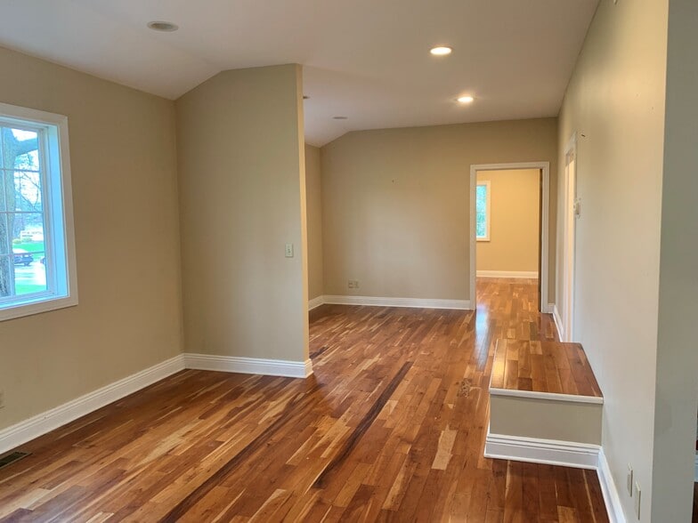 More Photos Of 3527 Darrow Rd, Stow Office For Sale