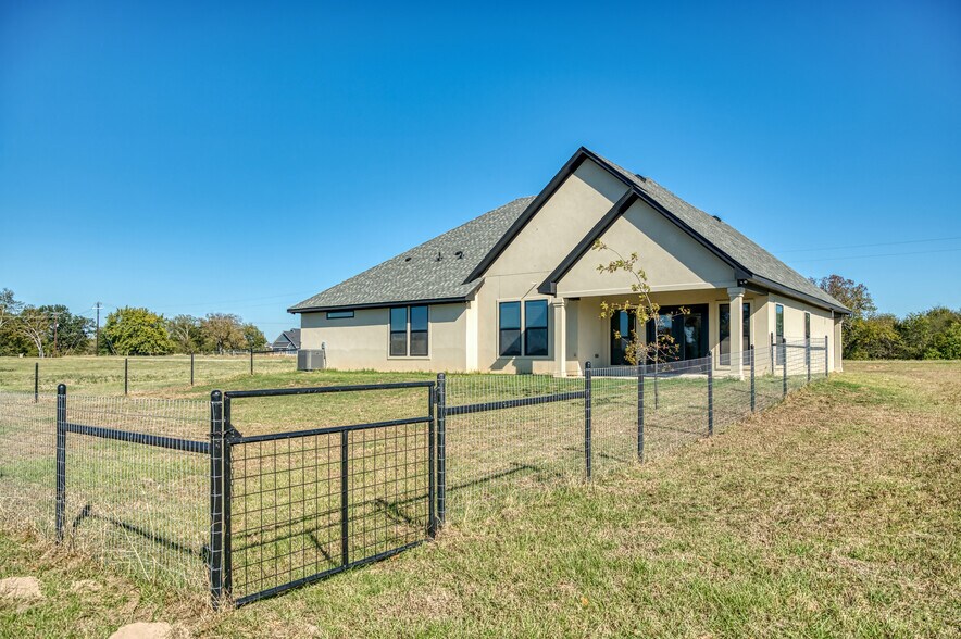 More Photos Of 2261 TX-276, Emory Specialty For Sale