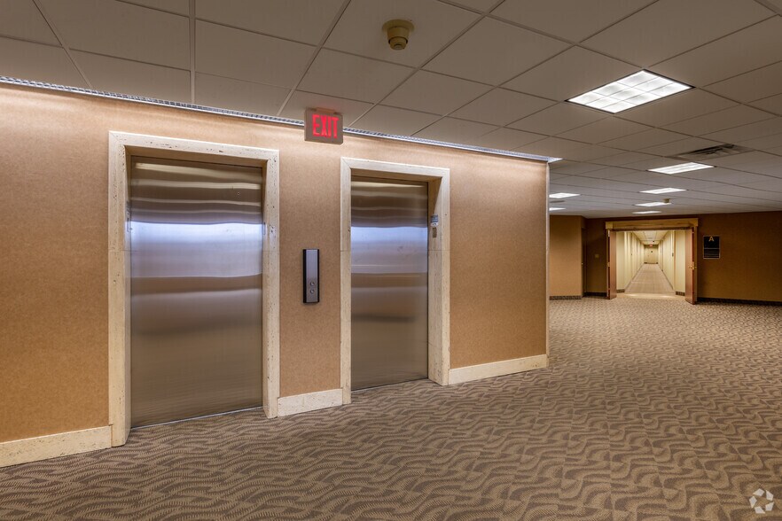 More Photos Of 10400 Linn Station Rd, Louisville Office For Lease