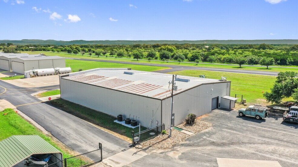 More Photos Of 101 Piper Ln, Spicewood Flex For Lease
