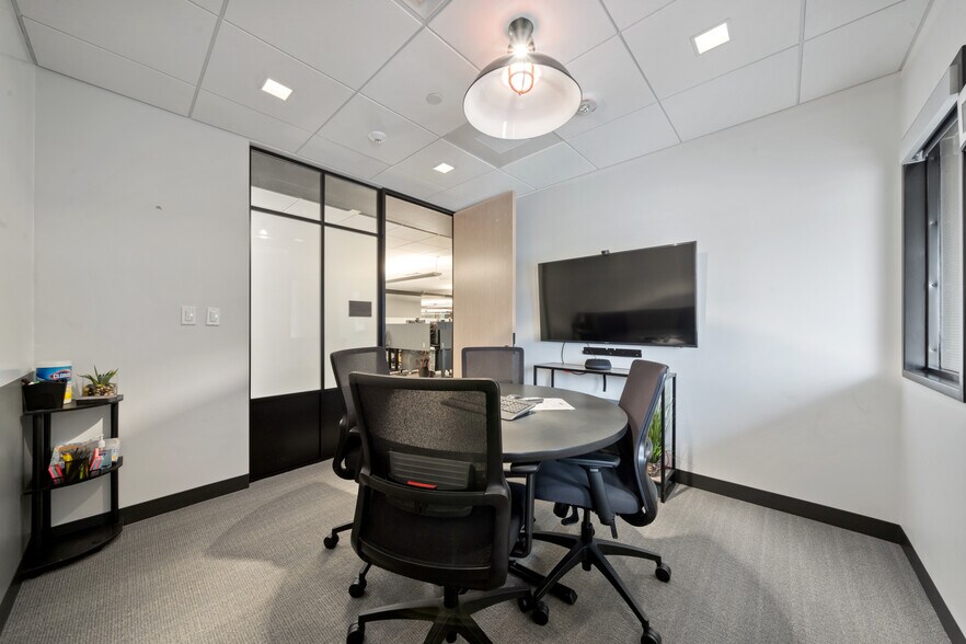 More Photos Of 7620 Guadalupe St, Austin Office For Lease