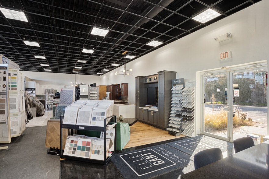 More Photos Of 1800 N Rand Rd, Palatine Freestanding For Sale