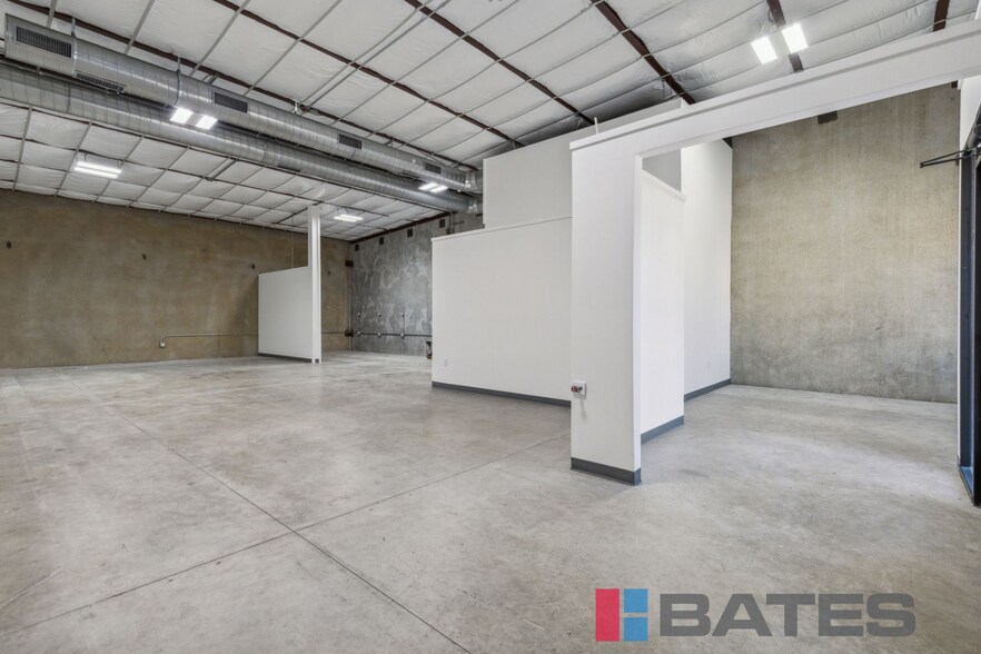 More Photos Of 4710 Carol Ln, Dallas Distribution For Lease