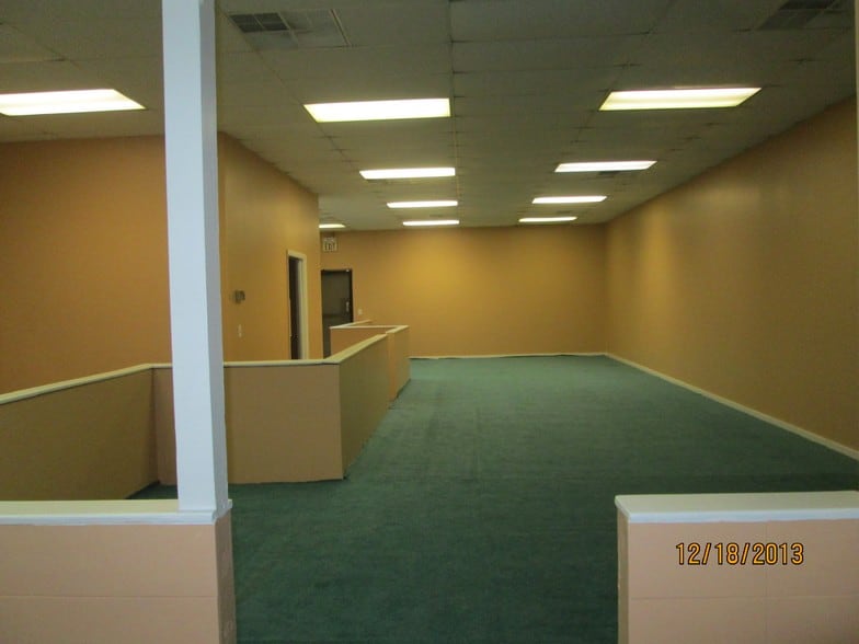 More Photos Of 329 Parkridge Ave, Orange Park Warehouse For Lease