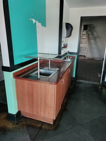 More Photos Of 29835 US Highway 19 N, Clearwater Restaurant For Lease