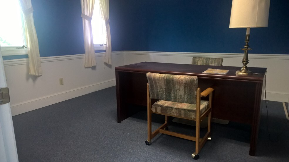 More Photos Of 200 Market Pl, Roswell Office Residential For Lease