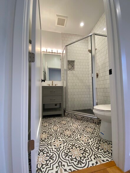 More Photos Of 2666 Orchard Ave, Los Angeles Multifamily For Sale