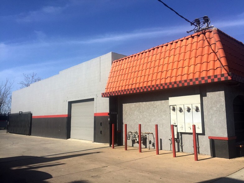 More Photos Of 18212-18216 Parthenia St, Northridge Service For Lease