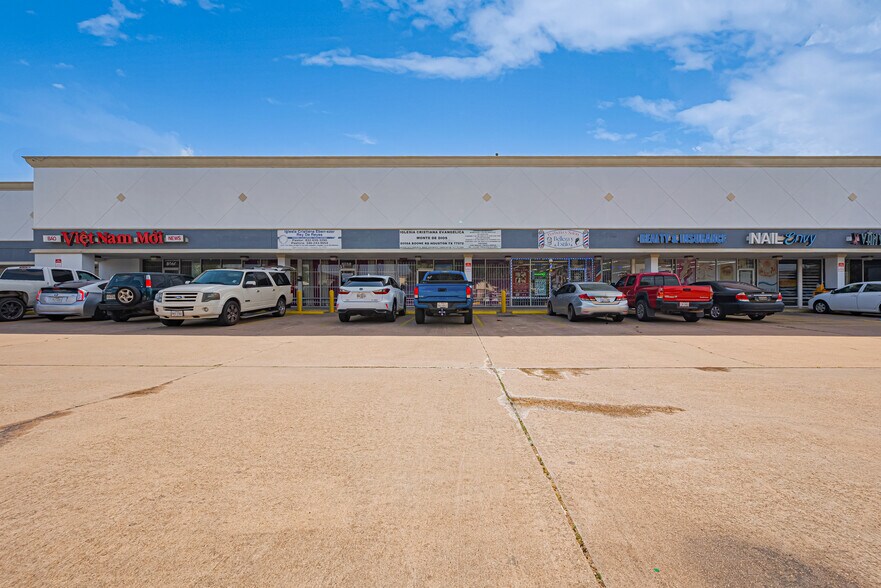 More Photos Of 8002-8138 Boone Rd, Houston Storefront For Sale