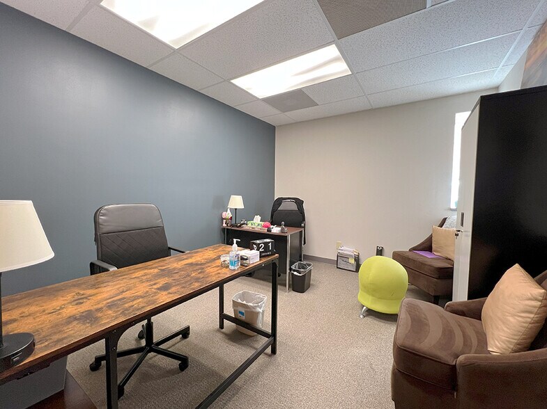 More Photos Of 2421 Corporate Center Dr, Granite City Office For Sale