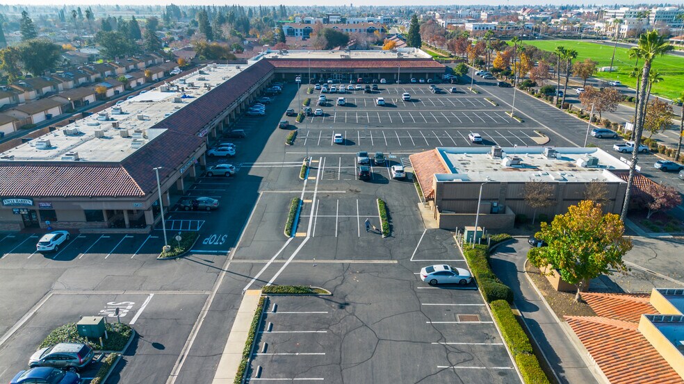 More Photos Of 6767 N 1st St, Fresno Fast Food For Sale
