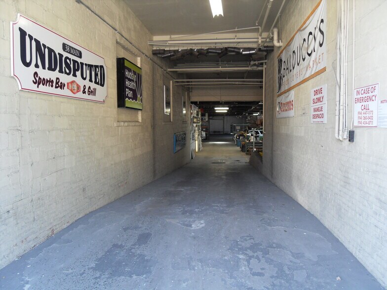 More Photos Of 925 Saw Mill River Rd, Yonkers Manufacturing For Lease