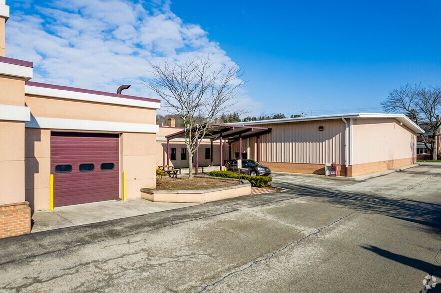 More Photos Of 334 W Main St, Somerset Flex For Lease