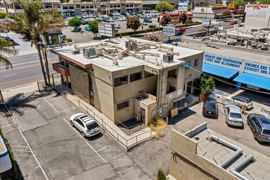 More Photos Of 19709 Ventura Blvd, Woodland Hills Office For Sale