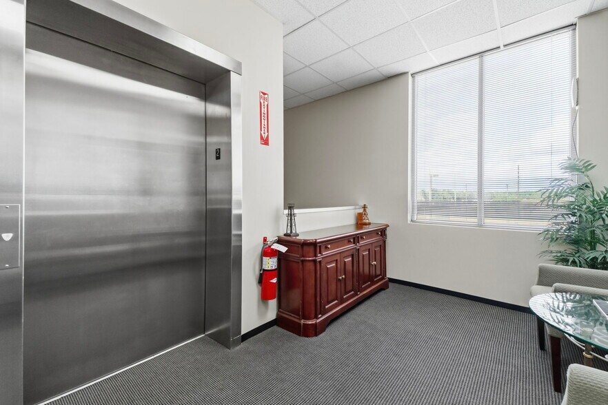 More Photos Of 911 Regional Park Dr, Houston Office For Sale