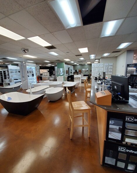 More Photos Of 12825 Vanowen St, North Hollywood Freestanding For Sale