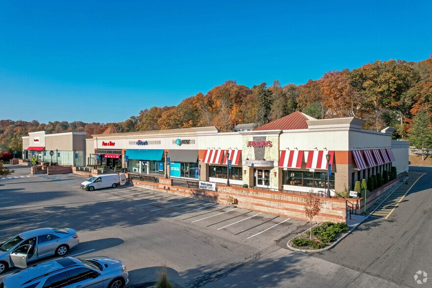 More Photos Of 799-855 Central Park Ave, Scarsdale General Retail For Lease