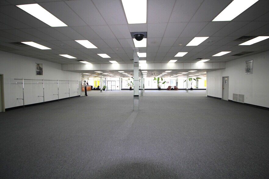 More Photos Of 5309 Touhy Ave, Skokie Freestanding For Sale