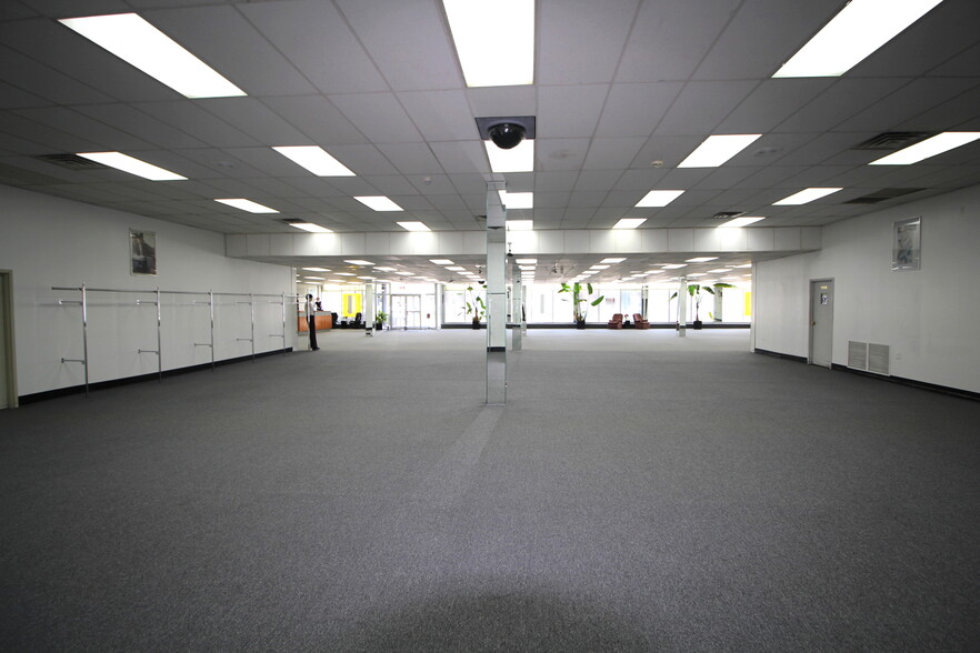 More Photos Of 5309 Touhy Ave, Skokie Freestanding For Sale