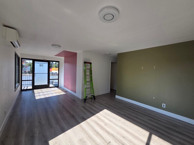 More Photos Of 651 High St, Salem Office For Lease
