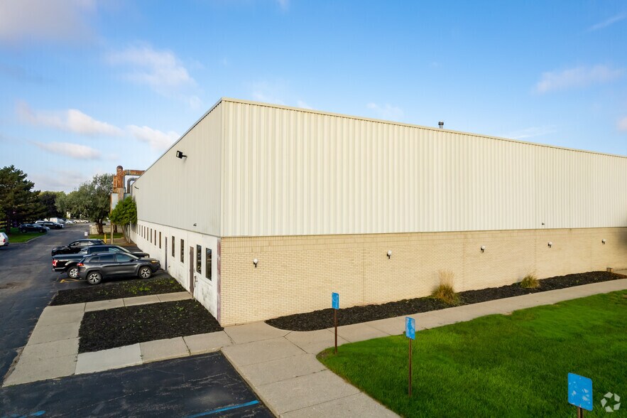 More Photos Of 42455 Merrill Rd, Sterling Heights Warehouse For Sale