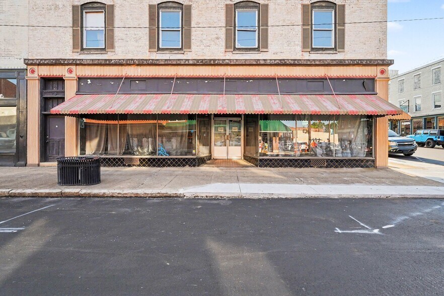 More Photos Of 100 S Market St, Madison Restaurant For Sale