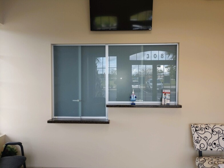 More Photos Of 308-316 Dolphin Dr, Jacksonville Medical For Lease