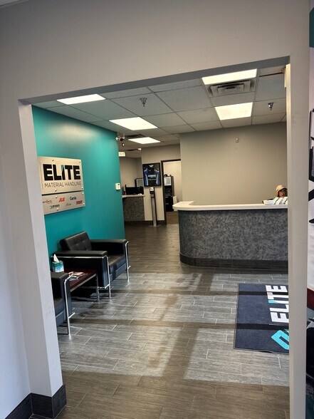 More Photos Of 900 Port America Pl, Grapevine Distribution For Lease