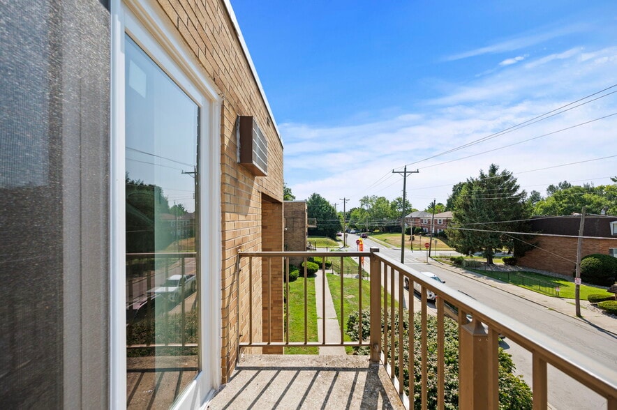 More Photos Of 3204 Mozart Ave, Cincinnati Apartments For Sale