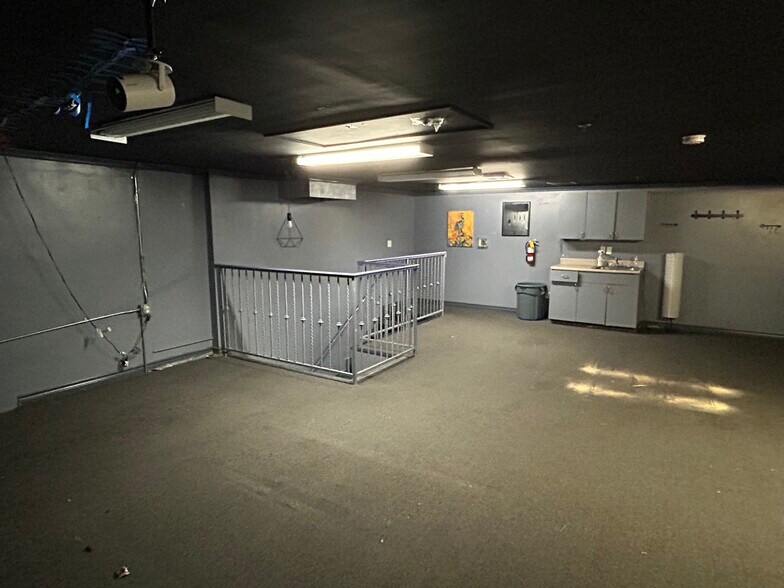 More Photos Of 5645 Hollywood Blvd, Hollywood Storefront For Lease
