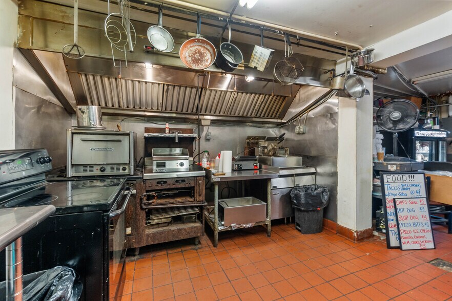 More Photos Of 10 Anastasia Blvd, Saint Augustine Bar For Lease