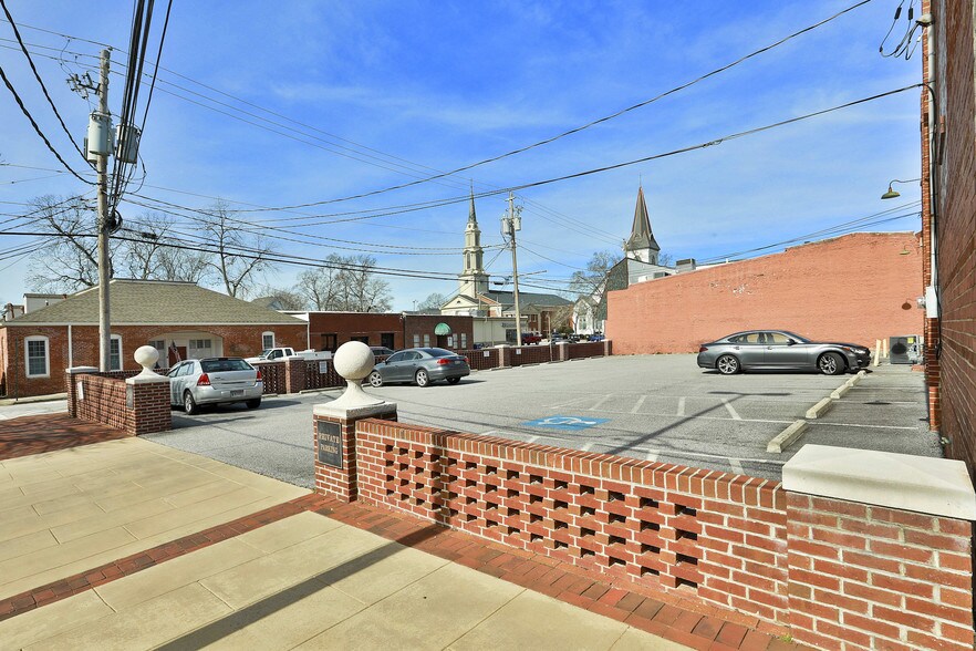 More Photos Of 9 W Broad St, Newnan Medical For Lease