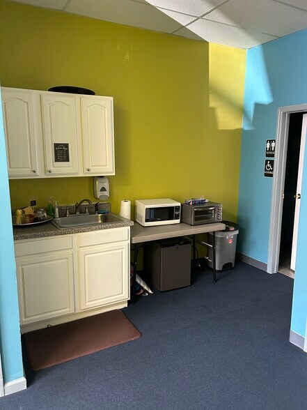 More Photos Of 63-17 Metropolitan Ave, Middle Village Warehouse For Lease