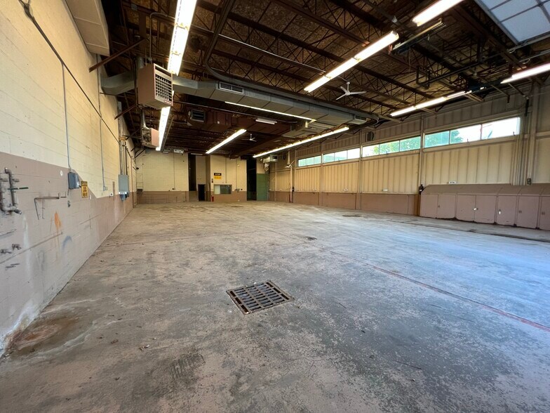More Photos Of 2615 East Ave S, La Crosse Warehouse For Lease