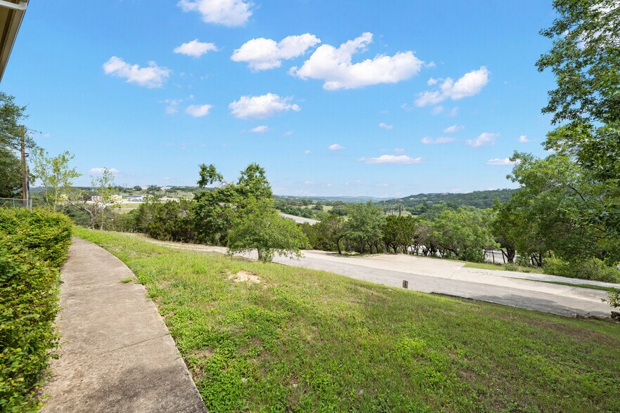 More Photos Of 19019 TX-71, Spicewood Office Residential For Lease