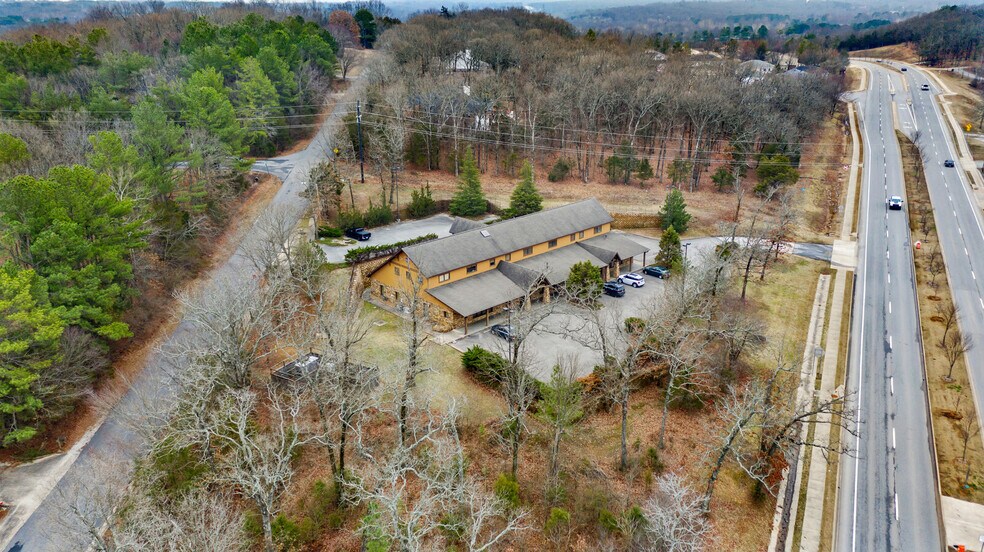 More Photos Of 4220 N Crossover Rd, Fayetteville Medical For Lease