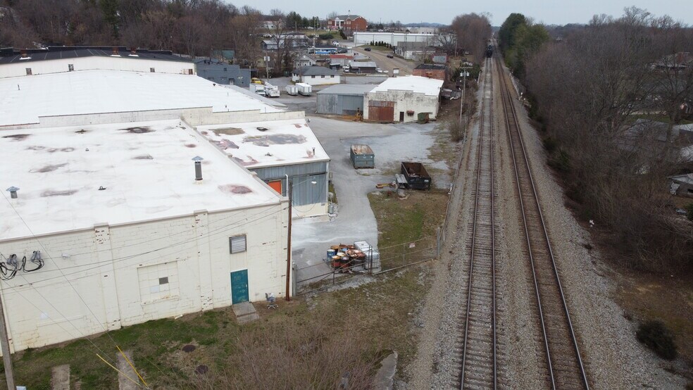 More Photos Of 109 E Hardin St, Greeneville Flex For Sale