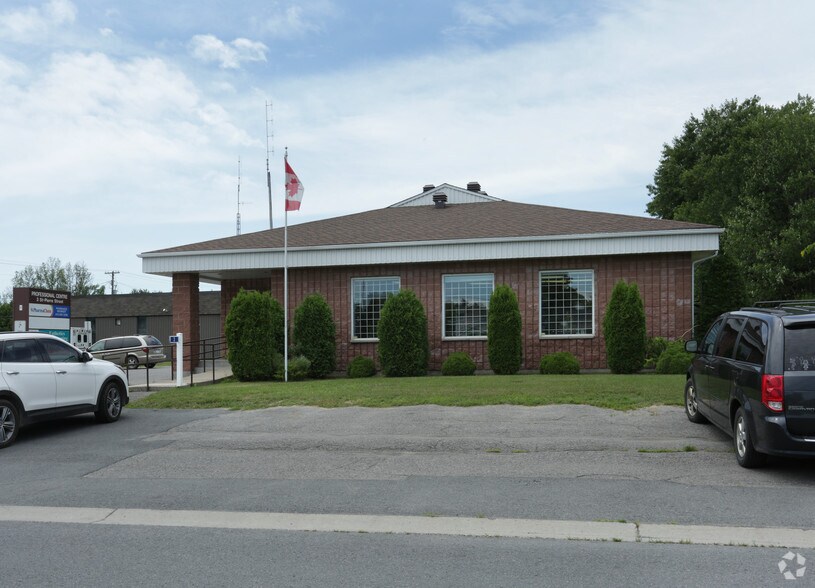 More Photos Of 3 Saint-Pierre St, Ottawa Medical For Sale