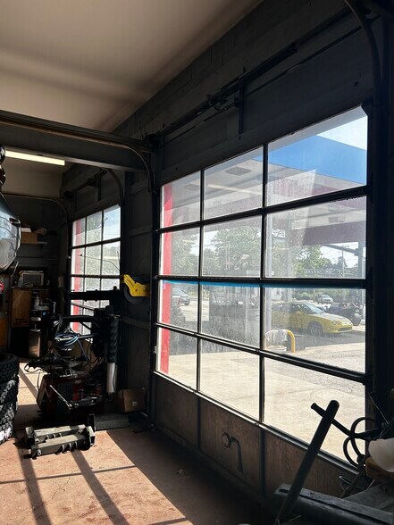 More Photos Of 1208 Smithfield Ave, Lincoln Warehouse For Sale