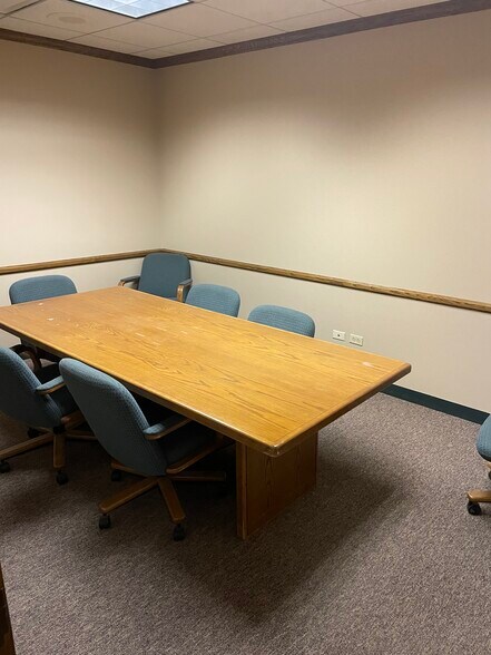More Photos Of 1105 E Algonquin Rd, Arlington Heights Office For Lease