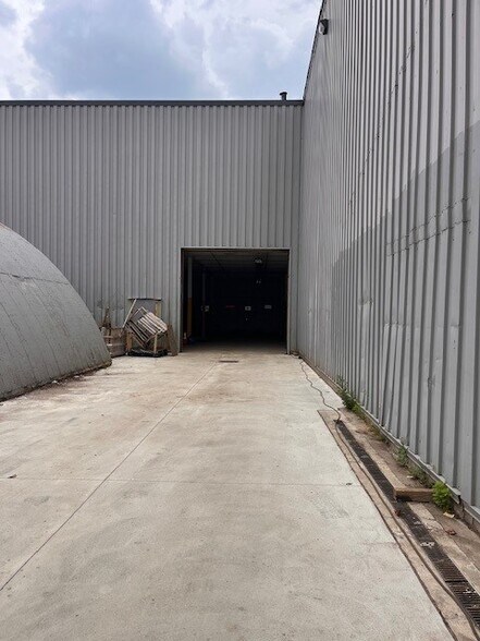 More Photos Of 9007 Detroit Ave, Cleveland Warehouse For Lease