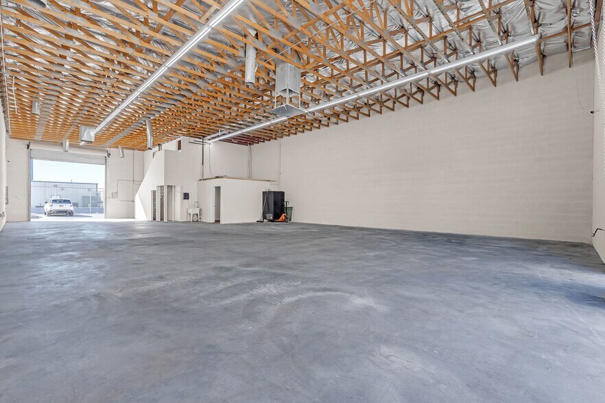 More Photos Of 2956 N Marco St, Las Vegas Manufacturing For Sale